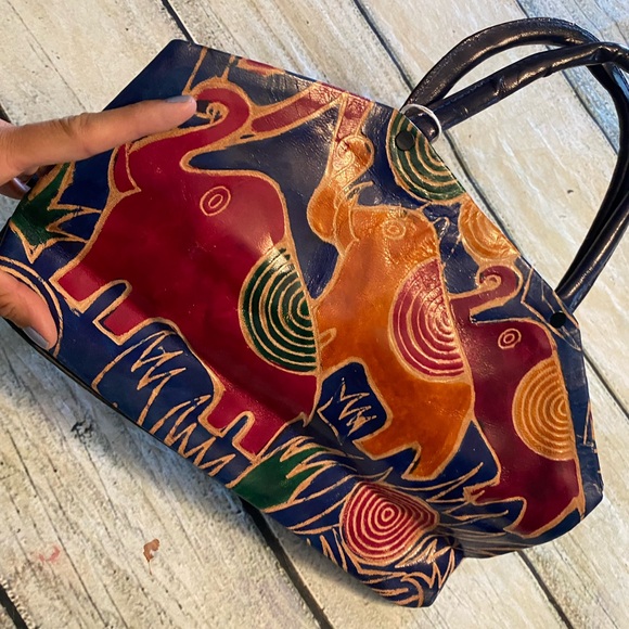 Beautiful 90’s tooled leather colorful elephant pattern hand purse. - Picture 5 of 15